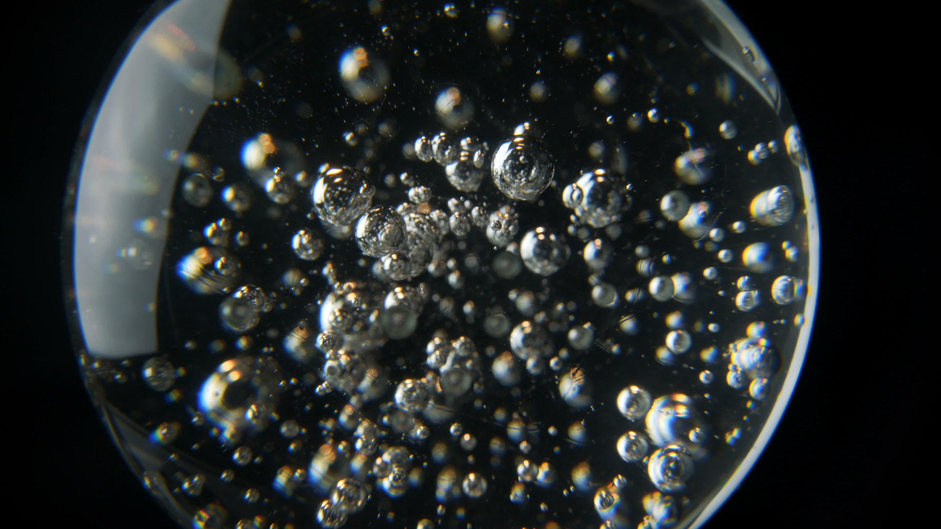 玻璃背景中的气泡视频的预览图