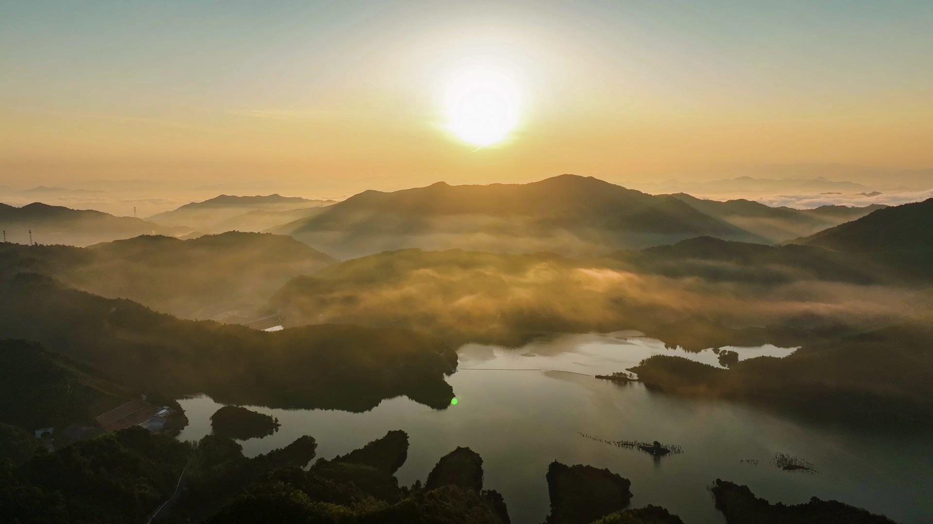 4K航拍皖南日出云海晨雾山河风景视频的预览图