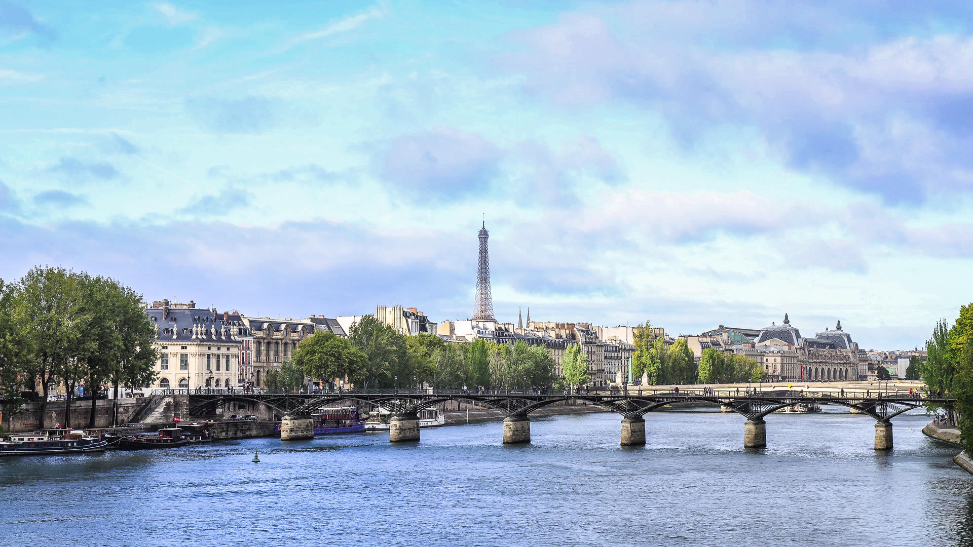 法国巴黎塞纳河埃菲尔铁塔风光延时视频合集视频的预览图