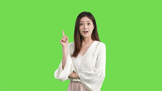 4k绿幕女性想到好点子灵感点手指形象视频的预览图