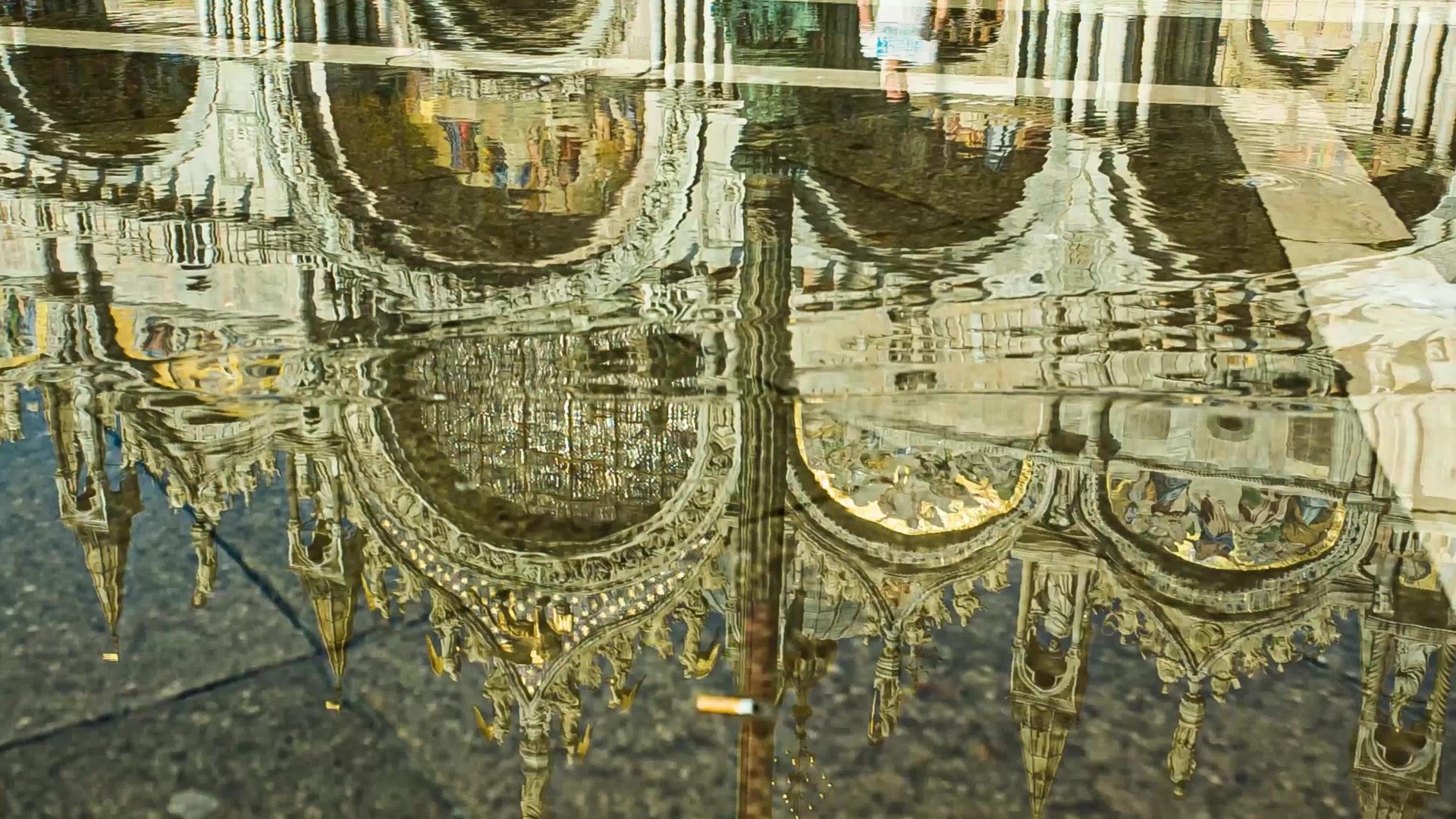 圣马克大教堂的倒影视频的预览图