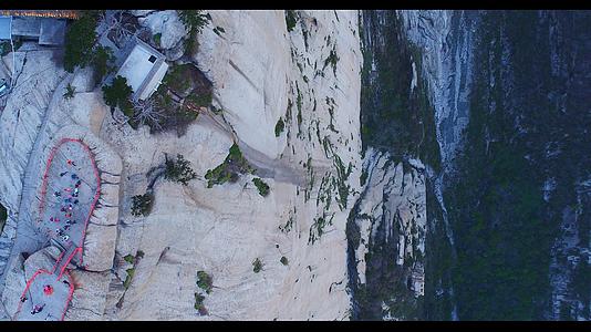 华山险峰4K航拍视频的预览图