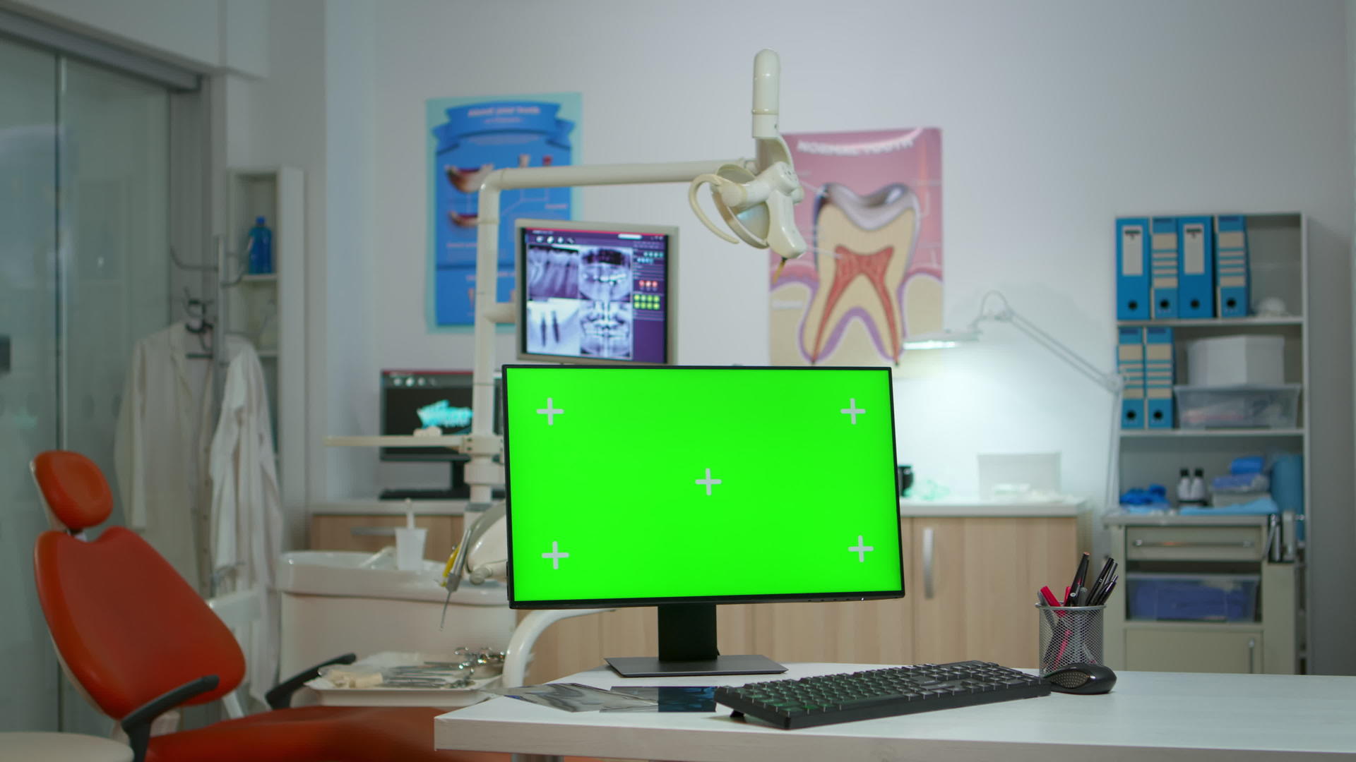 口腔疾病诊所的计算机有绿色屏幕视频的预览图