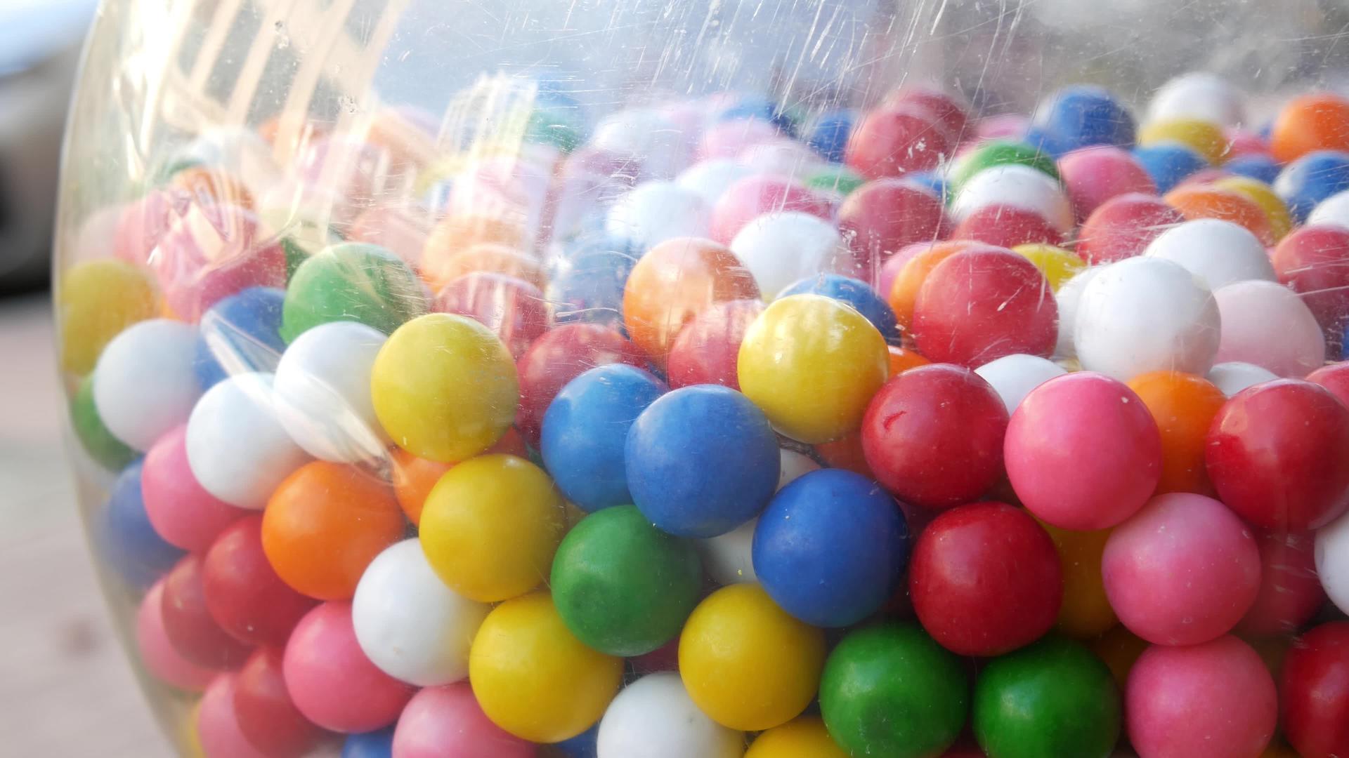彩色口香糖多色泡泡糖投币式美国经典自动售货机视频的预览图