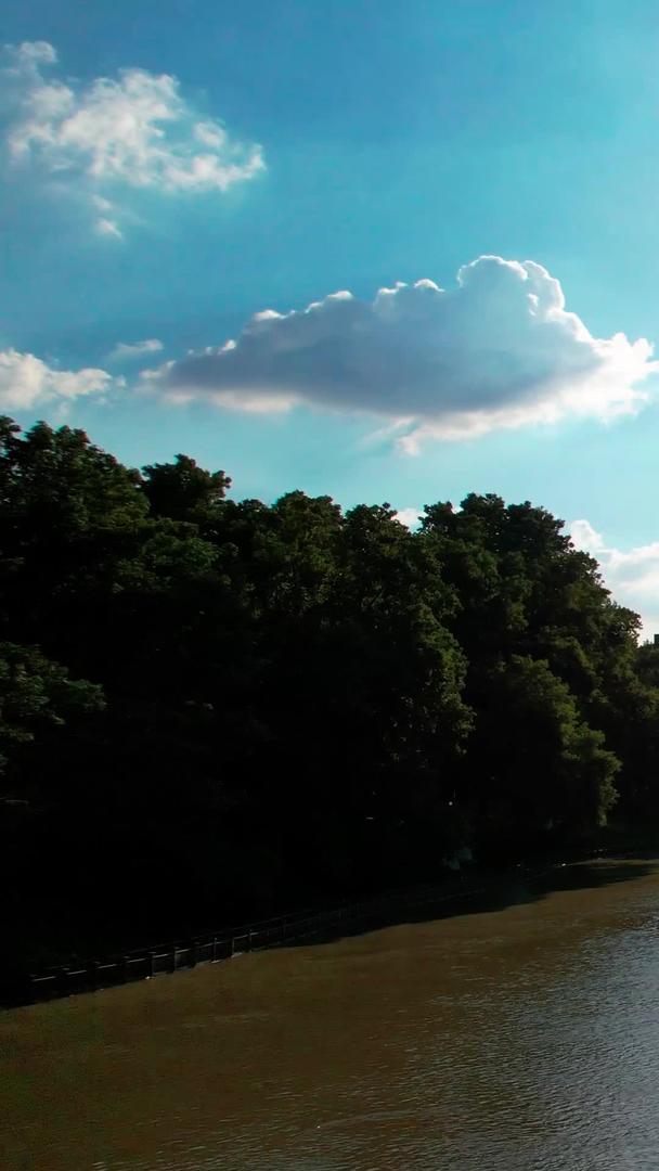 航拍南京秦淮河风光带风景视频的预览图