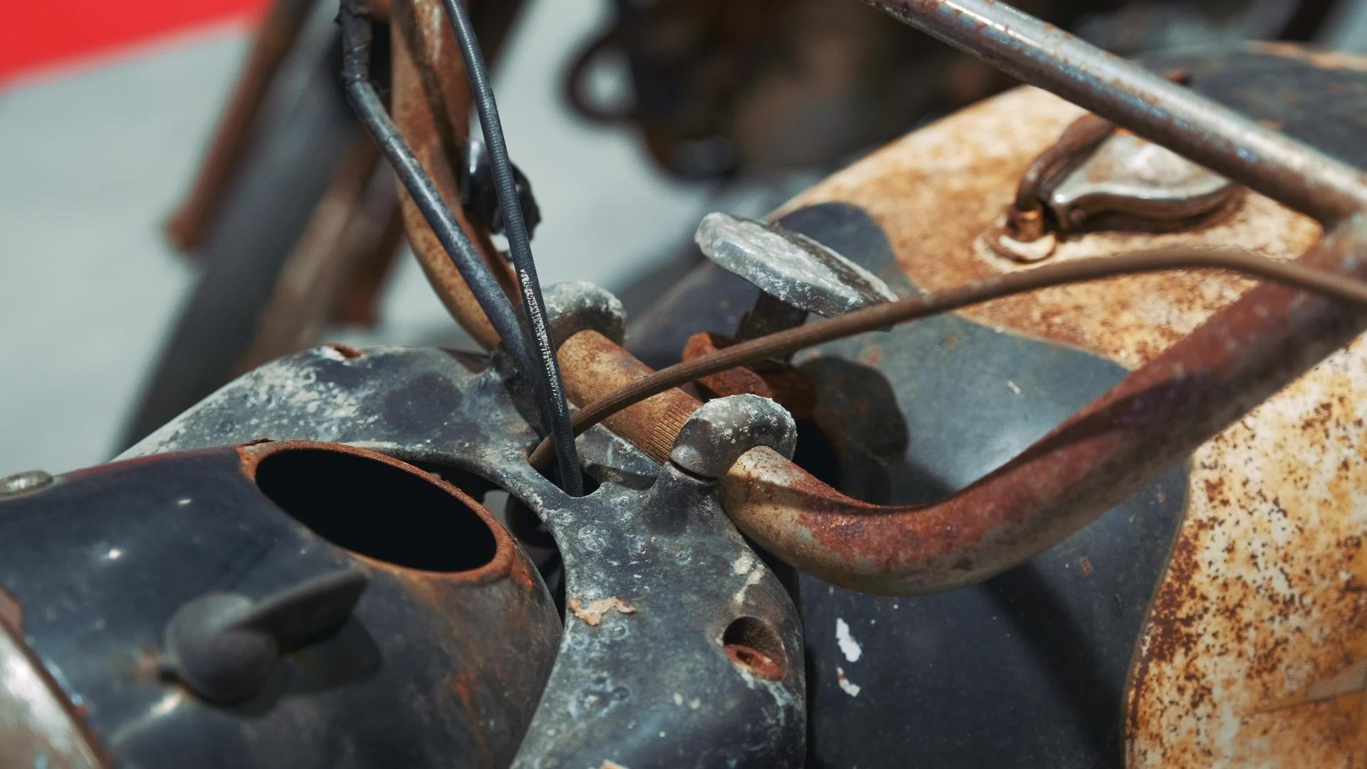 古董生锈机动车视频的预览图
