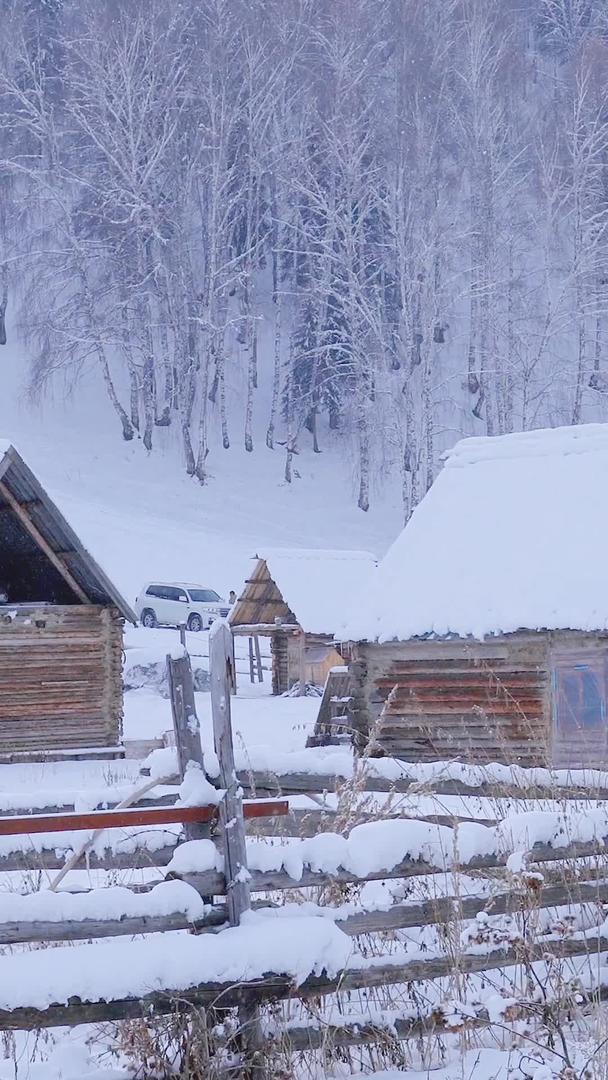 冬季航拍轻烟袅袅的村庄视频的预览图