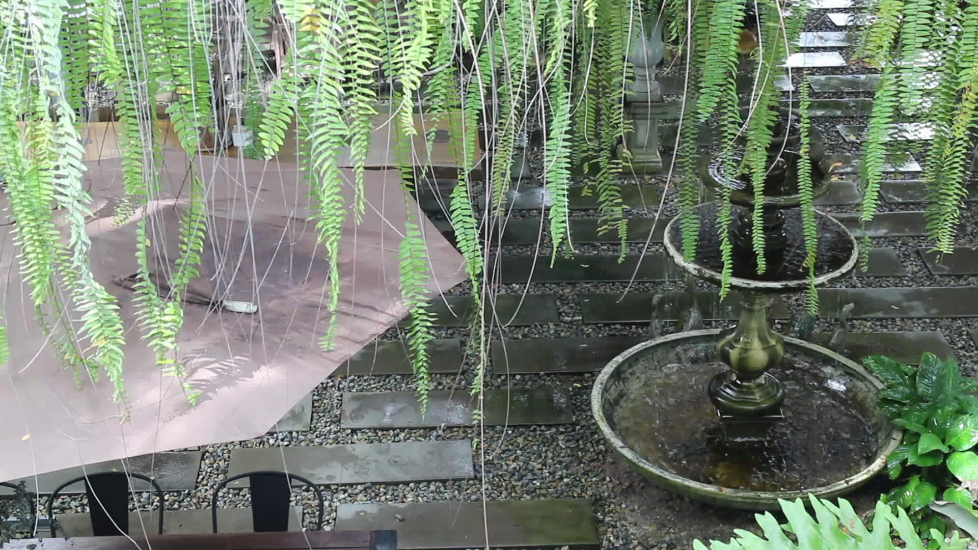 古老的花园喷泉风格视频的预览图