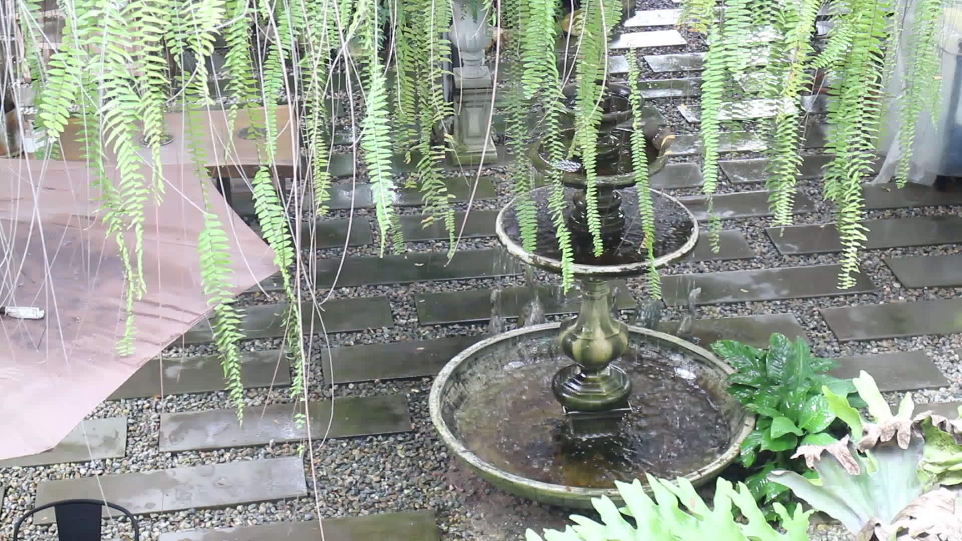 花园喷泉古老的古老回古风格视频的预览图