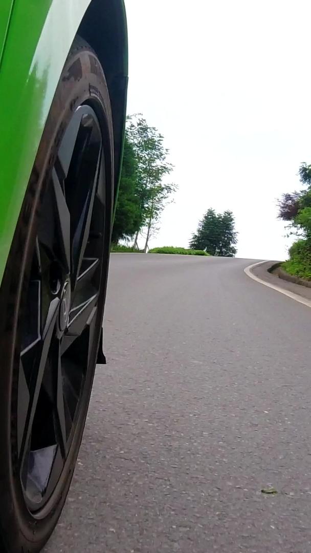 汽车轮胎第一视角运动相机漂移视频的预览图