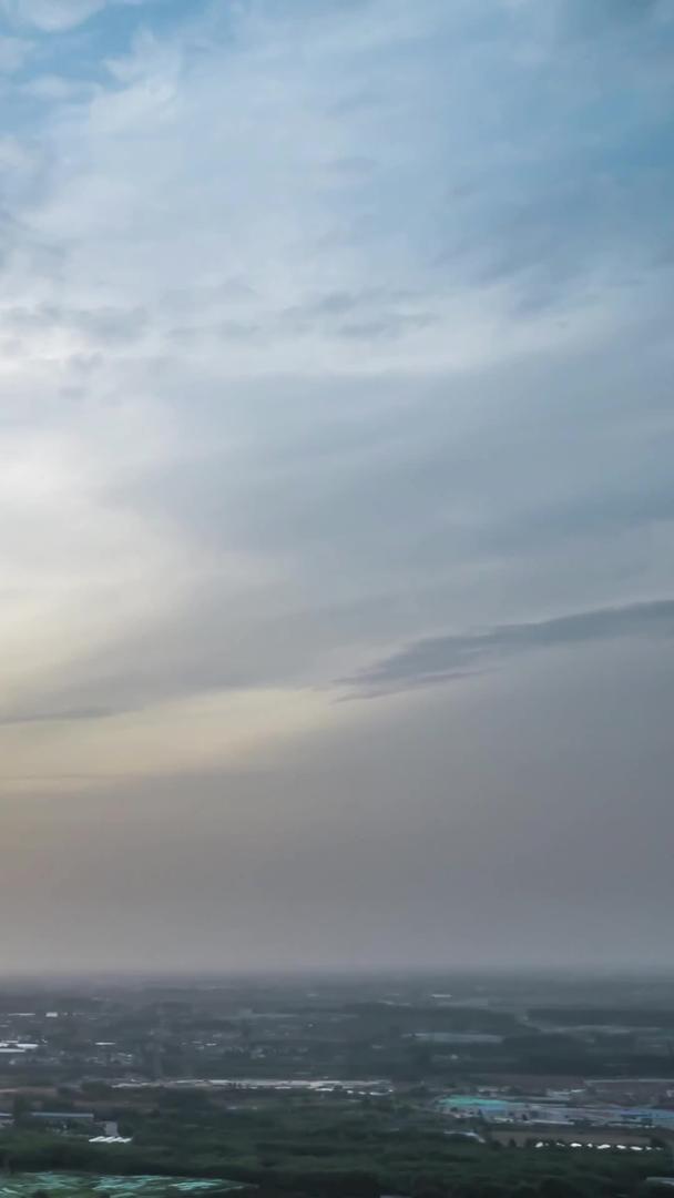 航拍延迟城市全景日落夕阳云层延迟摄影视频的预览图