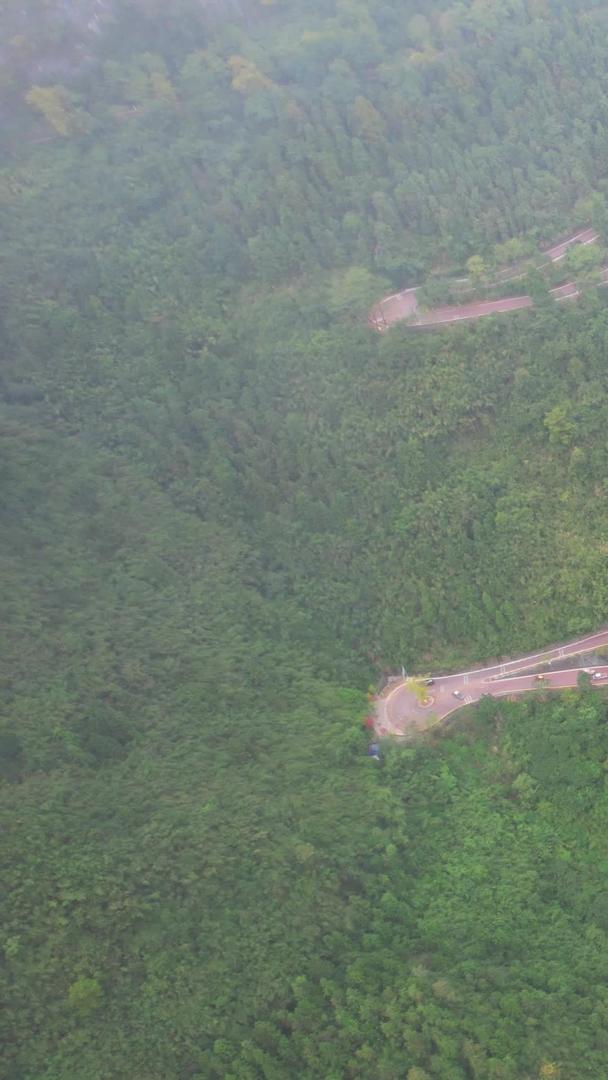 湖南省湘西5A级旅游景区矮寨奇观景区九曲十八弯峡谷道路素材视频的预览图
