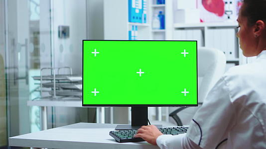 女医生从事绿屏工作c视频的预览图