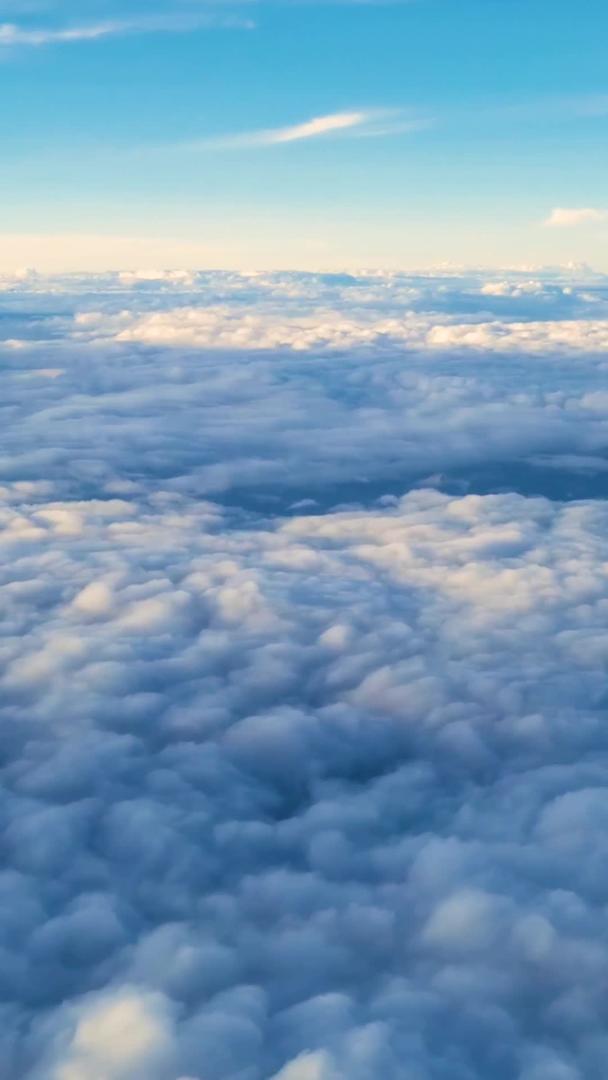 航拍飞机在云层上飞行壮观景色视频的预览图