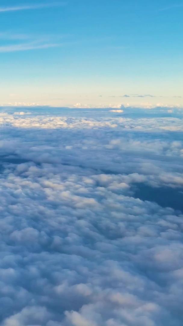 航拍飞机在云层上飞行壮观景色视频的预览图