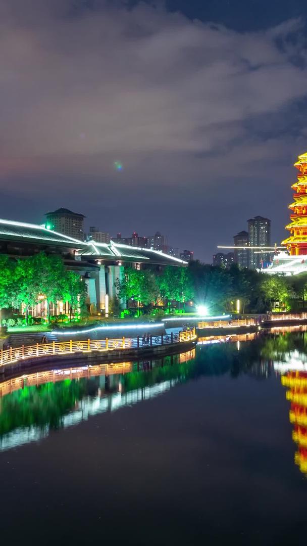 西安汉城湖大风阁夜景月延迟视频的预览图