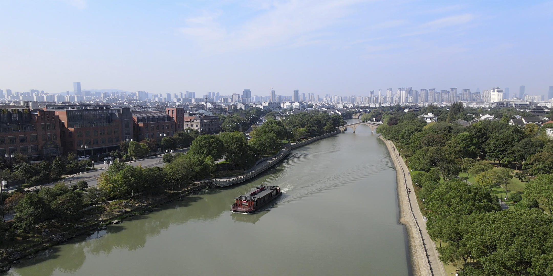 4k实拍江苏苏州京杭大运河视频的预览图