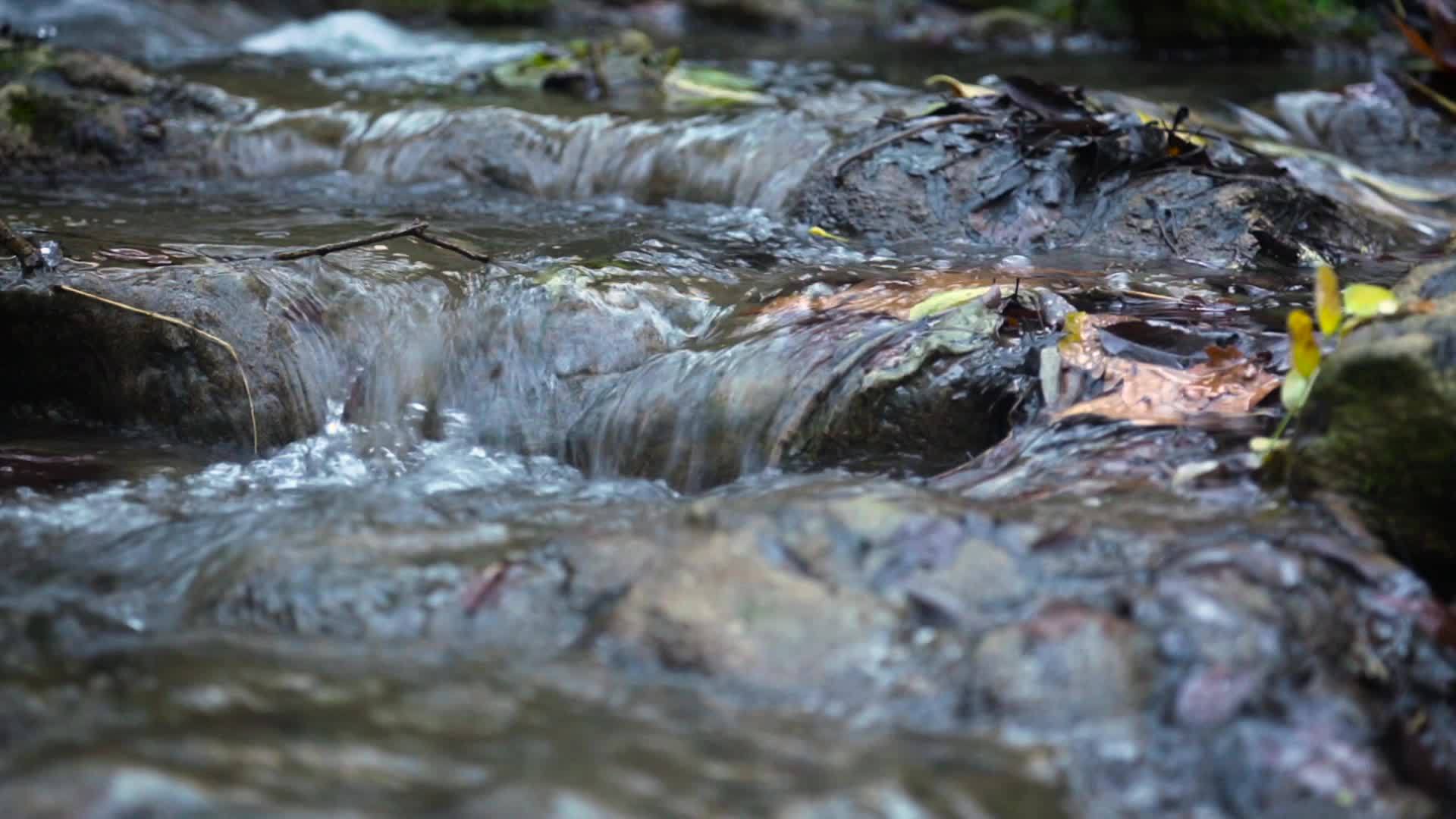 浮石泥石法朗瀑布视频的预览图