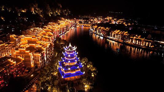 4K航拍贵州镇远古镇夜景视频的预览图