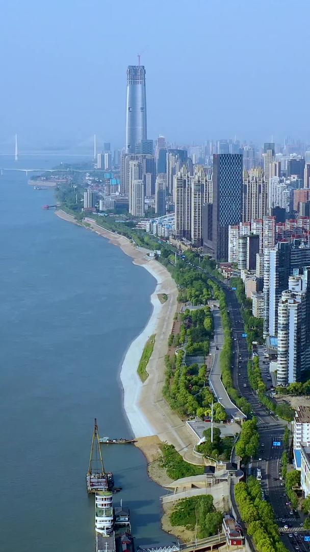 武汉武昌江滩、武昌城区航拍视频的预览图