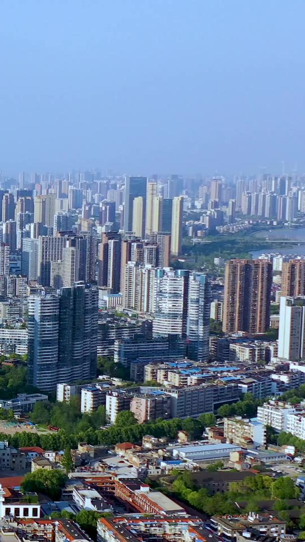 武汉武昌江滩、武昌城区航拍视频的预览图