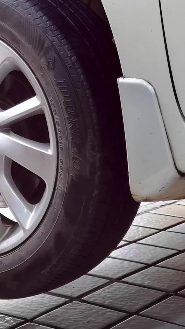 汽车轮胎安装施工材料？视频的预览图