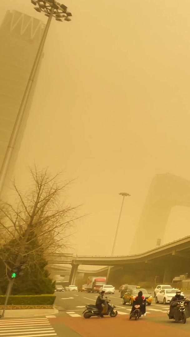 北京国贸实拍沙尘暴视频的预览图