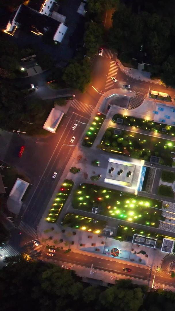 城市夜景环岛路口道路交通流量材料视频的预览图