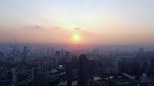 航拍天津城市天际线日落视频的预览图