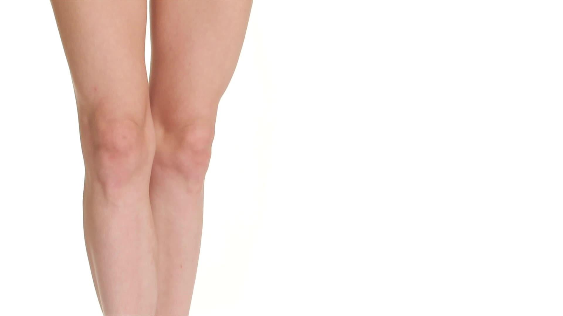 站在脚趾上的女性腿的特写视频的预览图