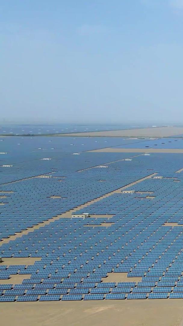 甘肃光伏电站太阳能电能产业园山光伏电站光伏新能源电站视频的预览图