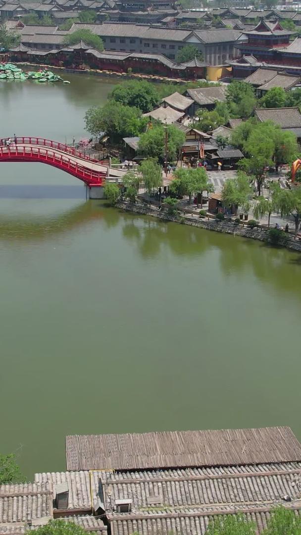 航拍5A开封清明上河园景区虹桥东京码头区视频视频的预览图