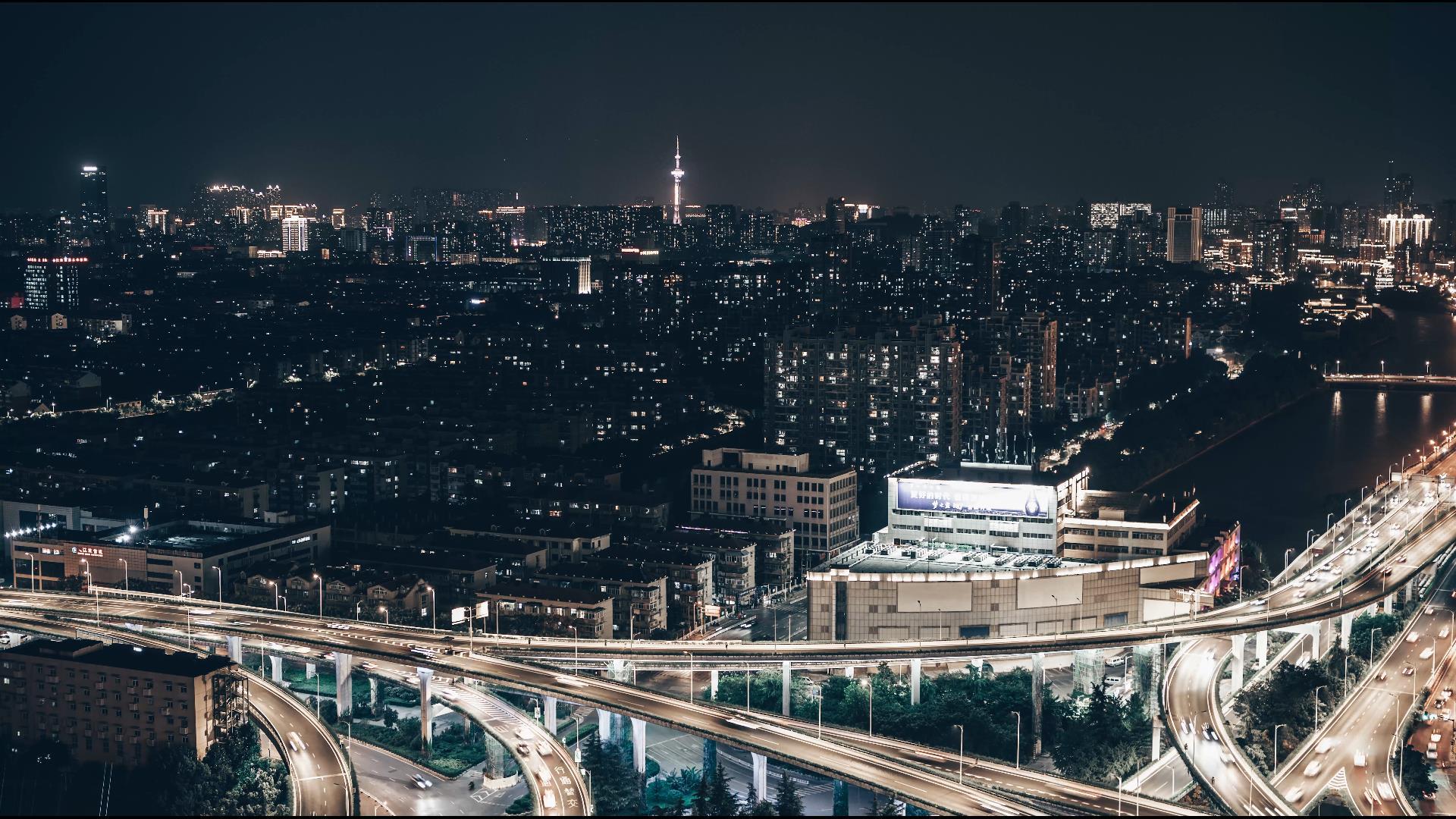 8k南京电视塔超远景城市车流夜景延时视频视频的预览图