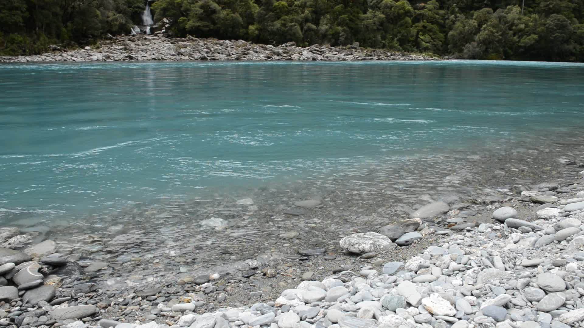 新西兰比利瀑布视频的预览图