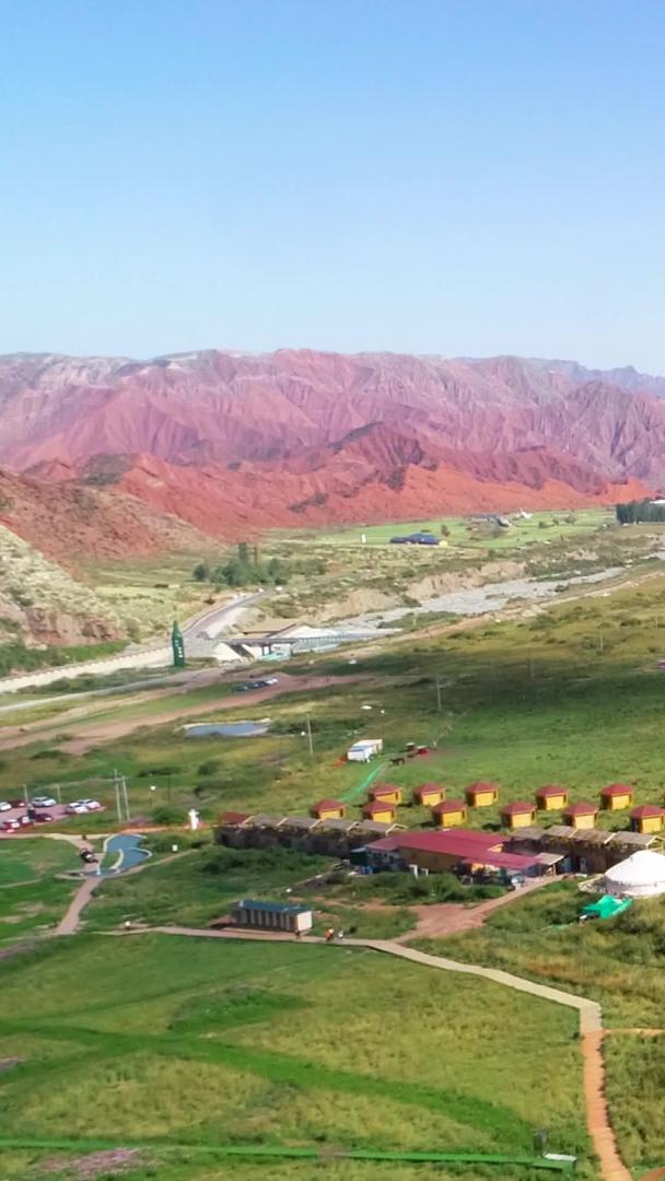 新疆天山脚下美丽乡村旅游航拍视频的预览图