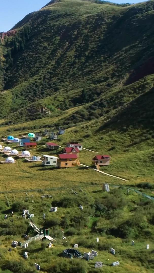 新疆天山脚下美丽乡村旅游航拍视频的预览图