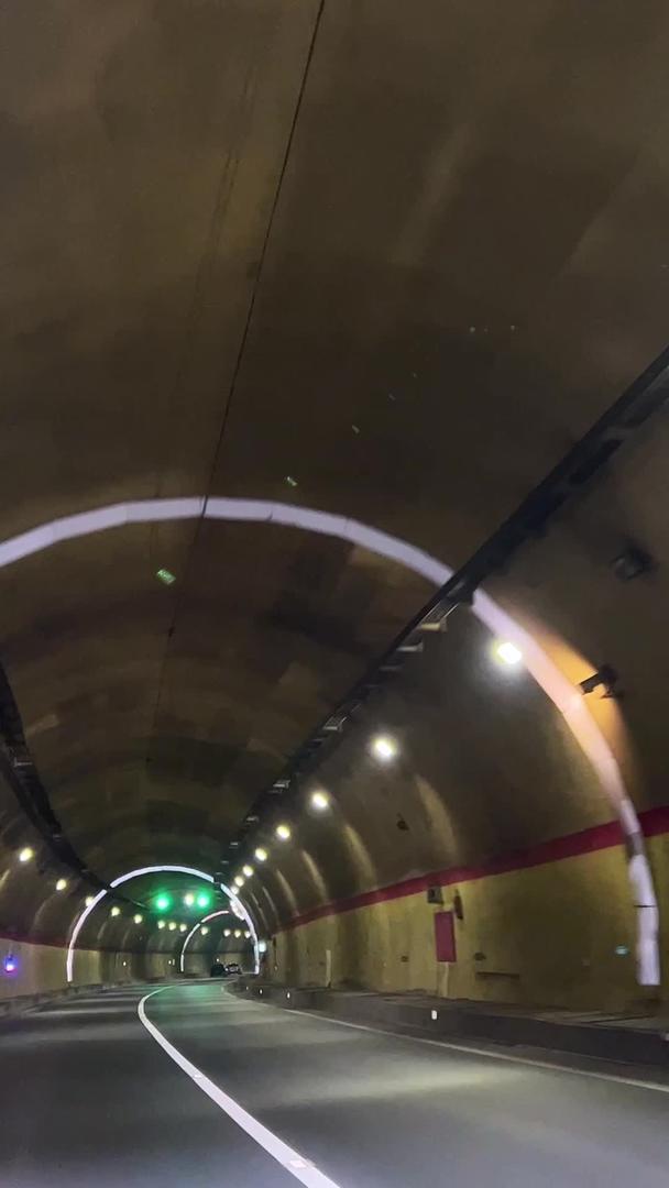 第一视角高速公园隧道交通运输中的汽车素材视频的预览图