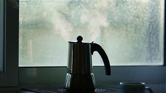 电炉煮咖啡锅视频的预览图
