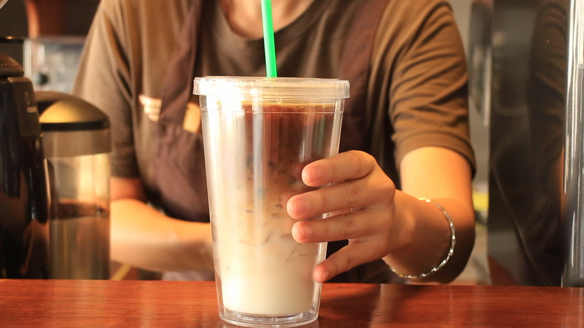 双壁杯冰咖啡拿铁玻璃视频的预览图
