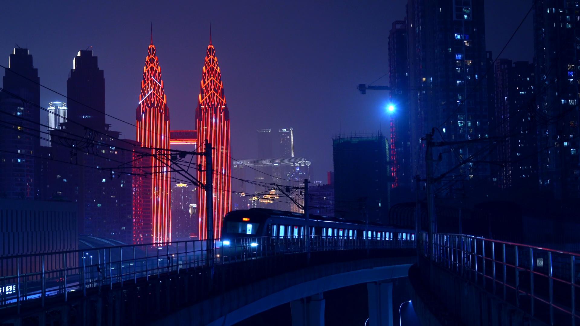 实拍重庆山城地铁穿梭视频的预览图