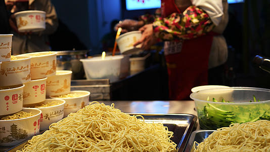 武汉城市餐饮特色地方美食烹饪热干面4k素材视频的预览图