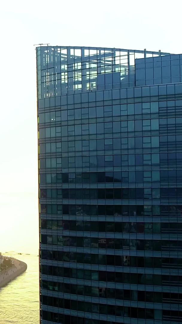 摩天大楼青岛第一高楼海天中心航拍正在建设中视频的预览图