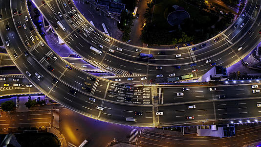 上海城市晚高峰立交桥航拍视频的预览图