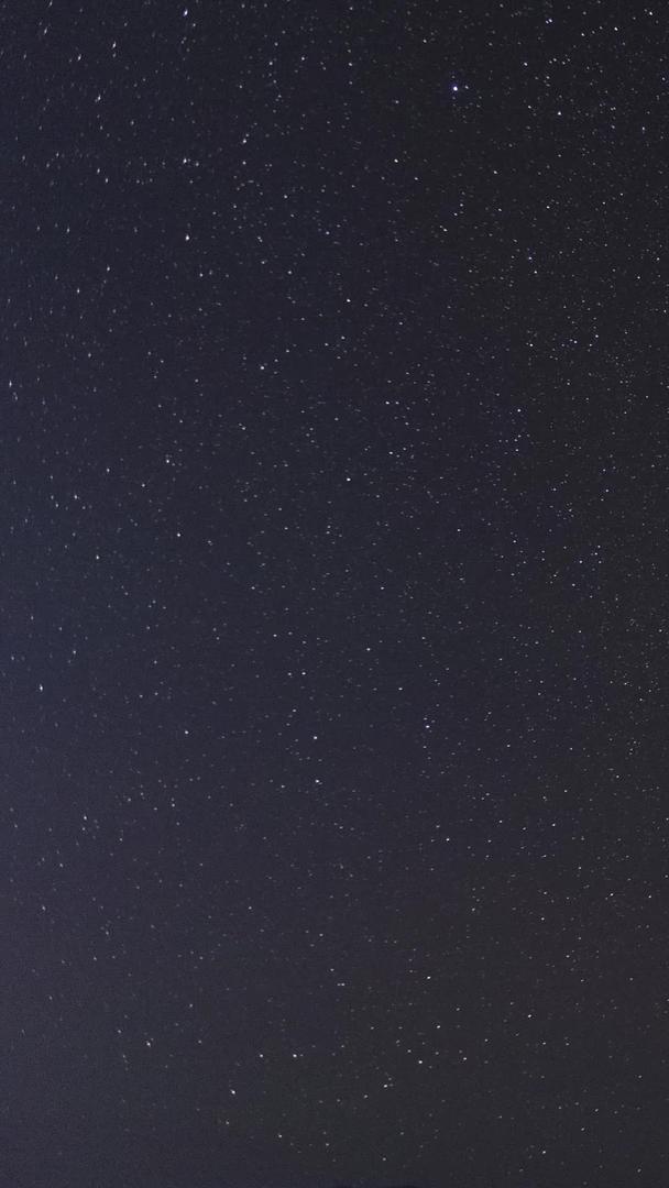 青海茶卡盐湖星空银河流星雨延迟摄影视频的预览图