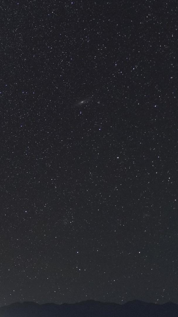 青海茶卡盐湖星空银河流星雨延迟摄影视频的预览图