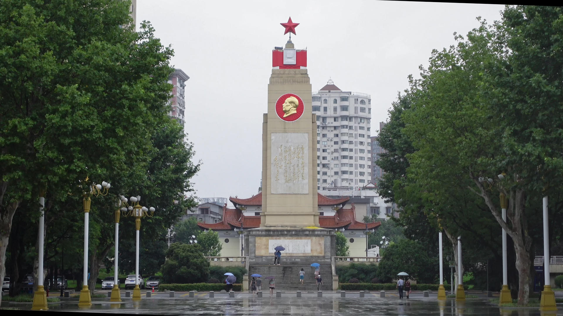 长江中下游毛主席题词抗洪纪念碑防汛期间城市内涝素材视频的预览图