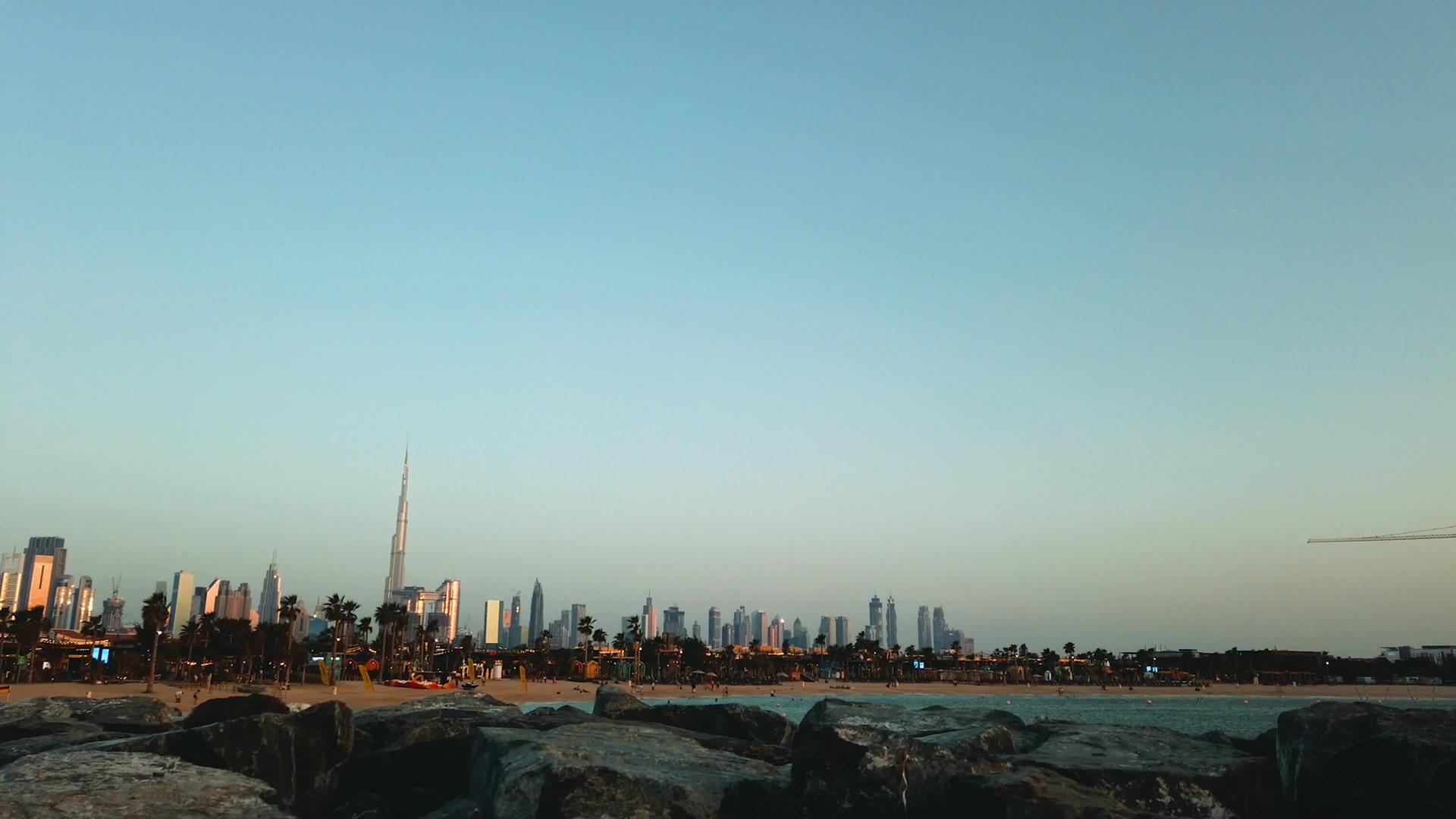 杜拜的日落时间视频的预览图