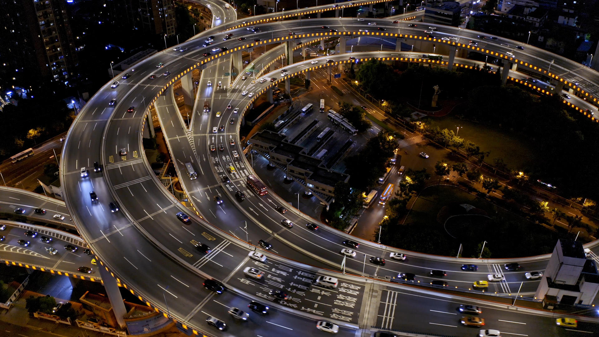 上海南浦大桥车流航拍视频的预览图