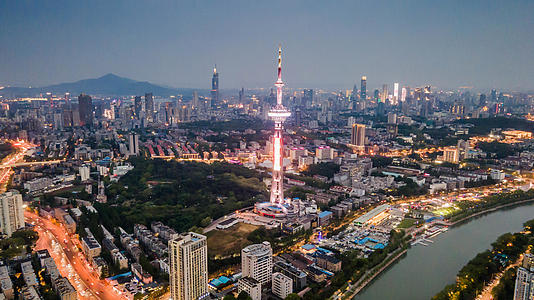 4K航拍南京地标建筑江苏电视塔延时摄影视频的预览图