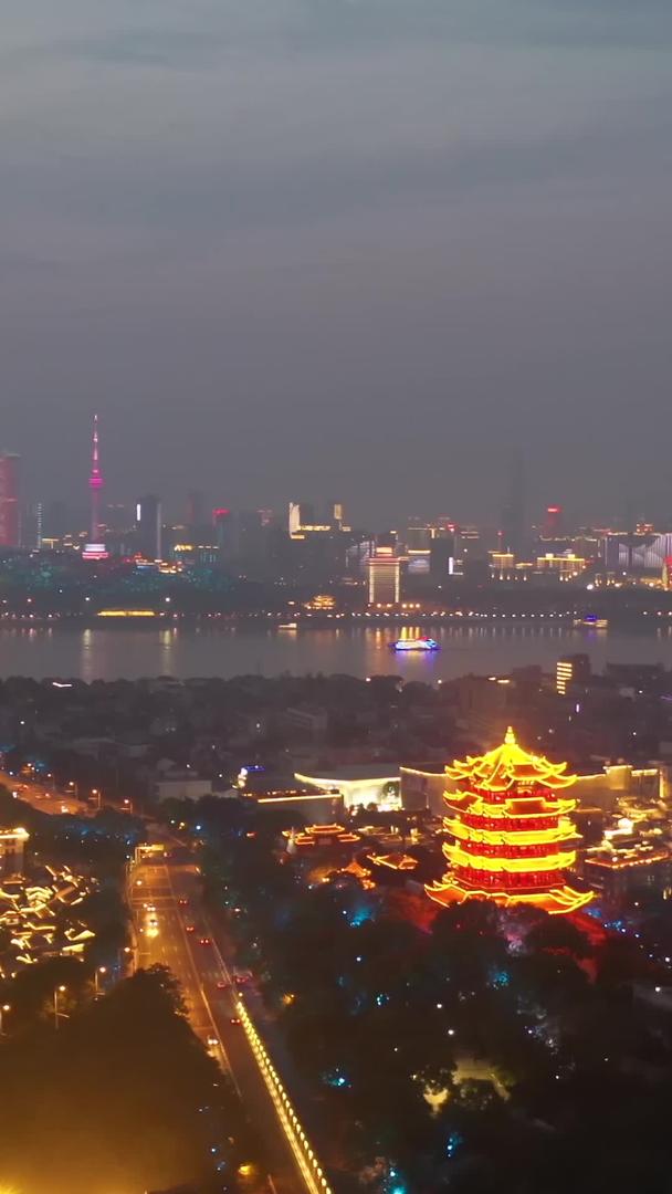 航拍城市风景武汉地标建筑黄鹤楼长江大桥夜景灯光素材视频的预览图
